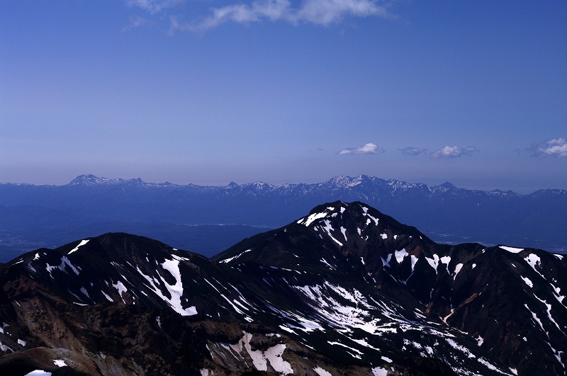 06稜線から富良野岳.jpg